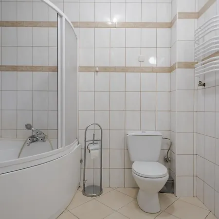 Gosciniec Exclusive בית אירוח ורשה