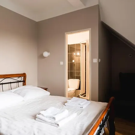 Gosciniec Exclusive בית אירוח ורשה